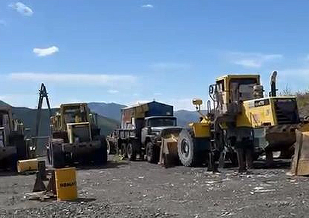 Altın madenciliği işletmesi, Magadan bölgesinde, Rusya