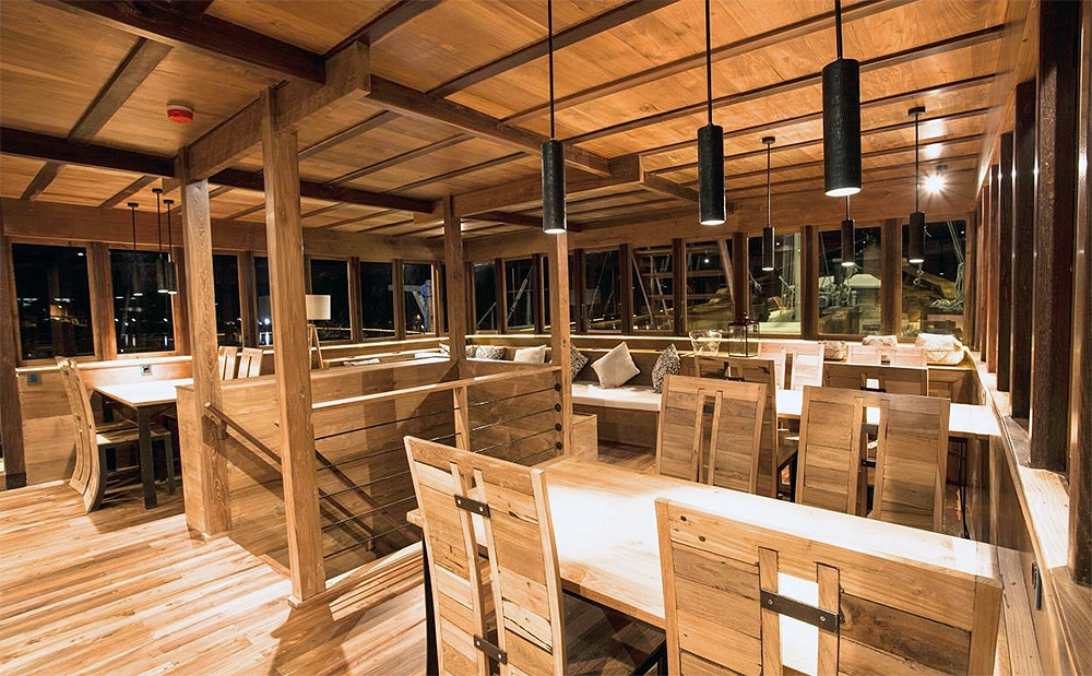 Элитный круизный морской туристический бизнес на крупной яхте в Индонезии