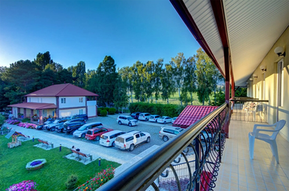 Курорт на берегу озера Иссык-Куль, Кыргызстан