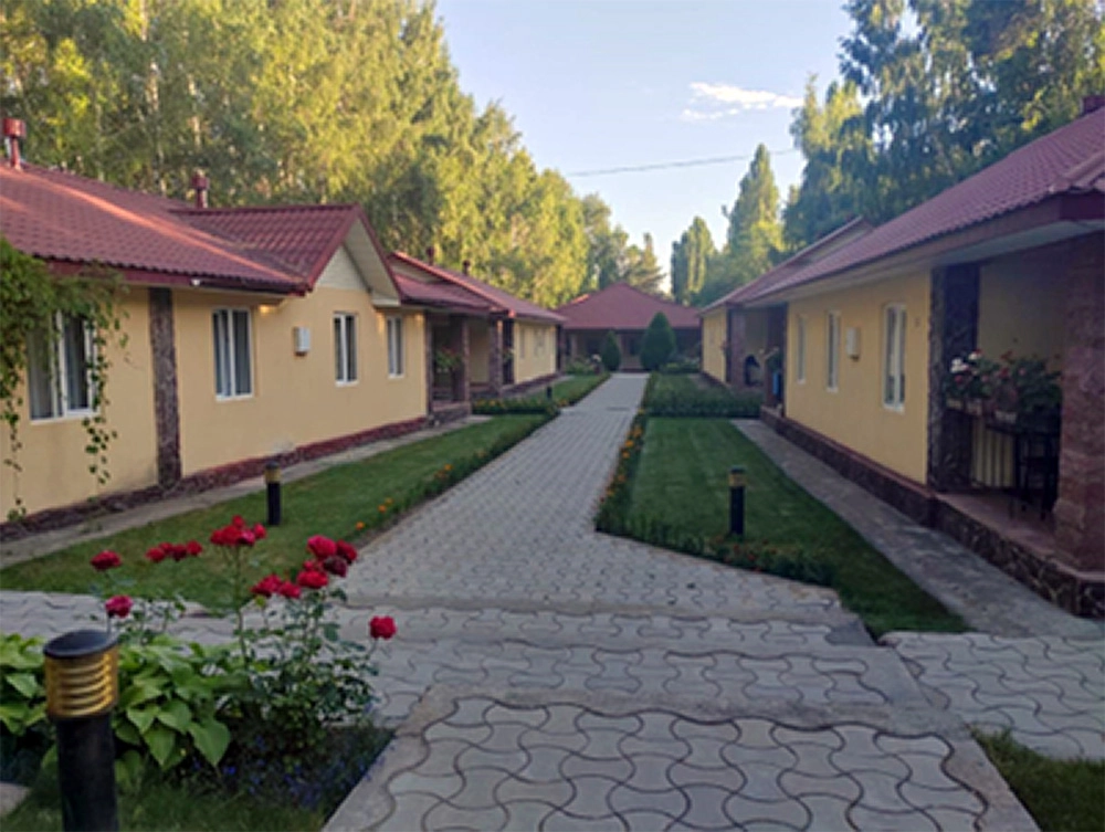 Курорт на берегу озера Иссык-Куль, Кыргызстан