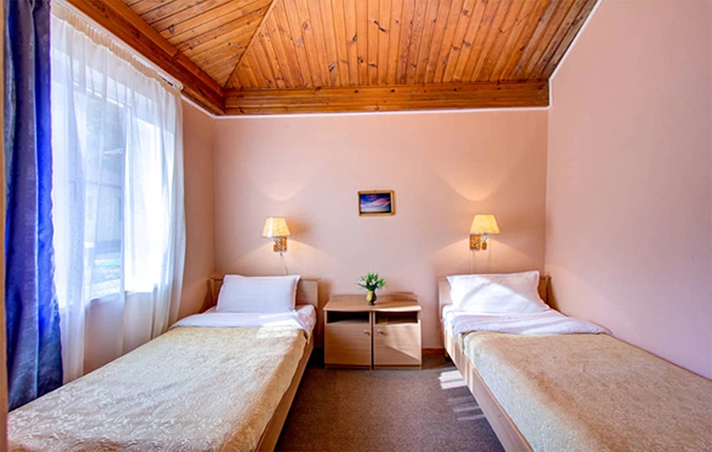 Курорт на берегу озера Иссык-Куль, Кыргызстан