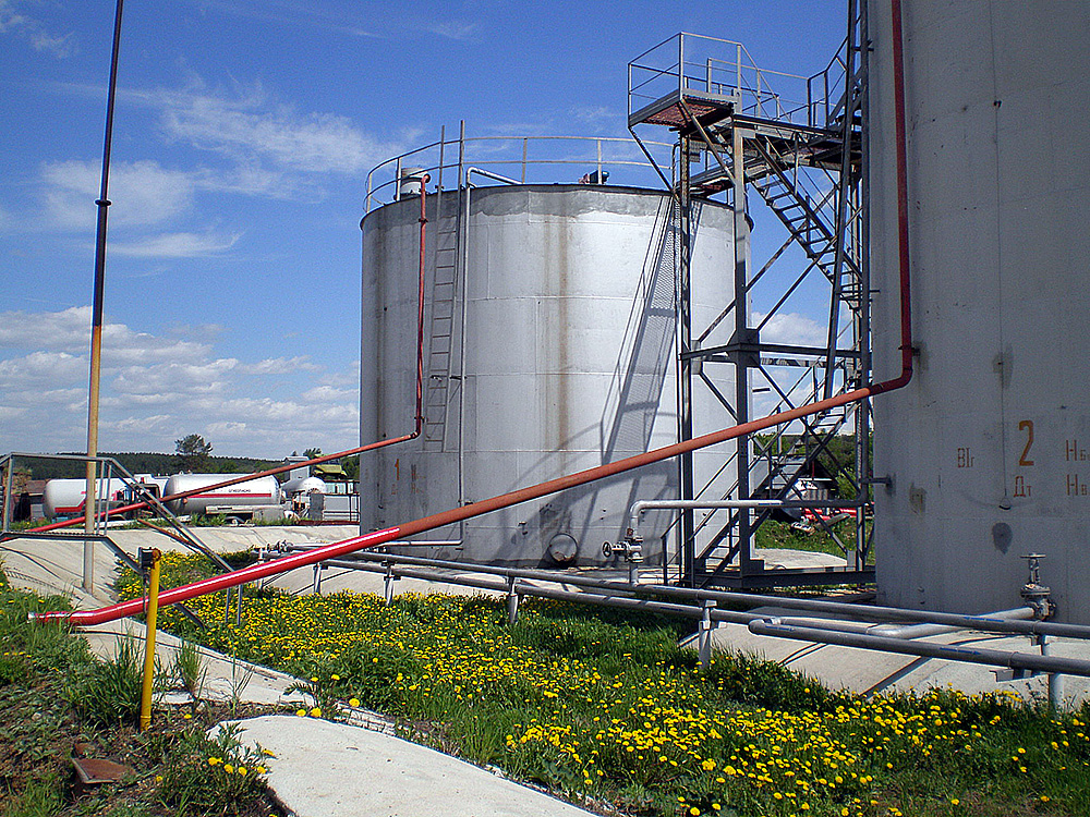 Petrol deposu, Yekaterinburg yakınlarındaki, Sverdlovsk bölgesi, Rusya