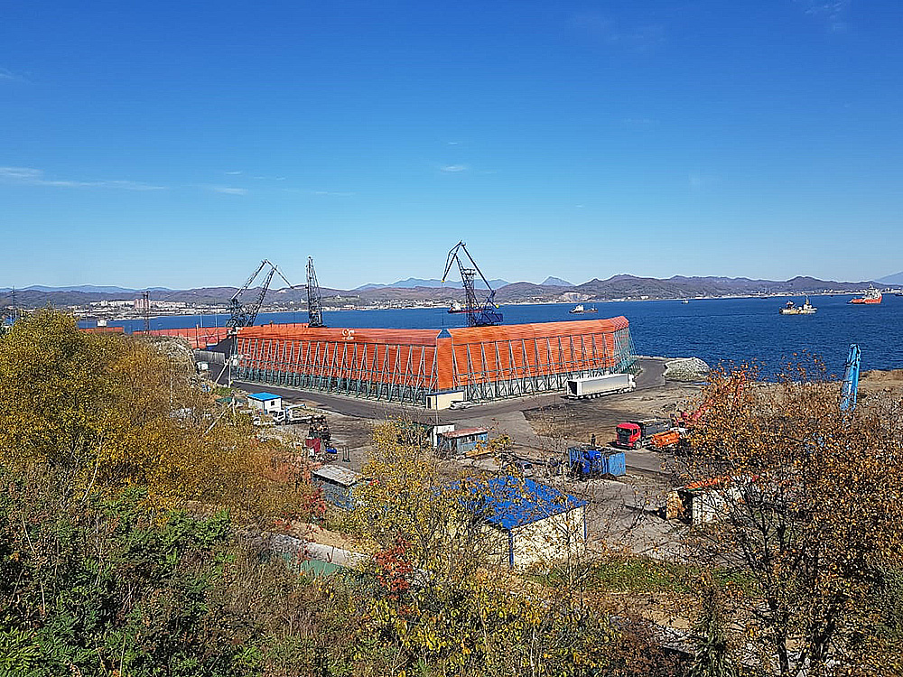 Kargo limanı, Primorsky bölgesinın güneyindeki, Rusya