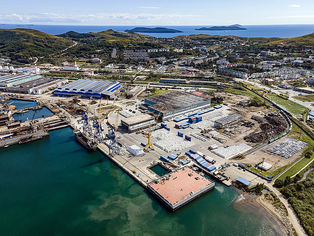 Uluslararası kargo limanı (terminal) ve gemi onarım tersanesi, Primorsky Krai'daki, Rusya