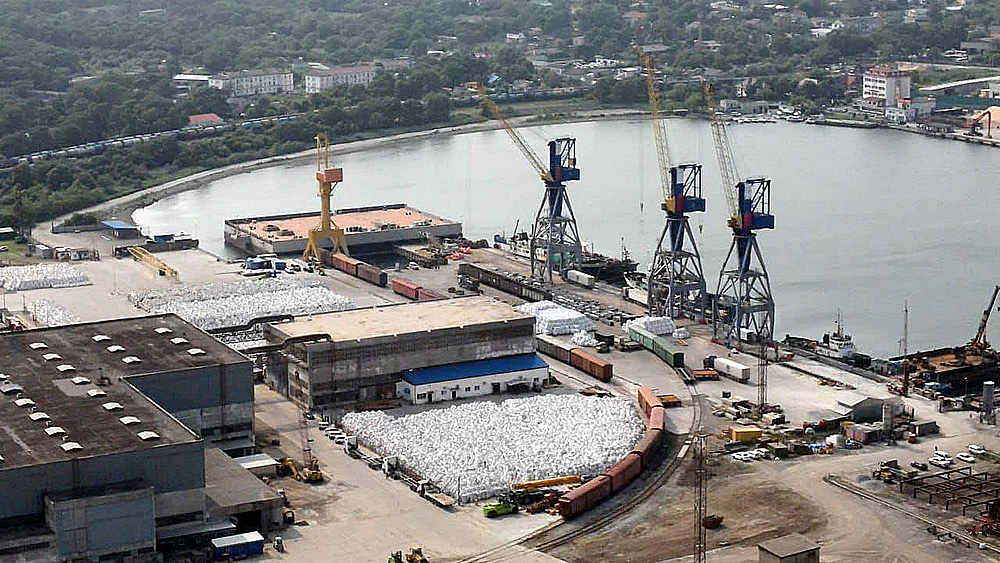 Uluslararası kargo limanı (terminal) ve gemi onarım tersanesi, Primorsky Krai'daki, Rusya