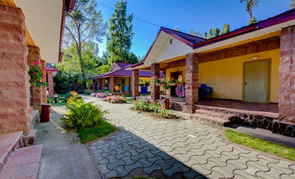 Курорт на берегу озера Иссык-Куль, Кыргызстан